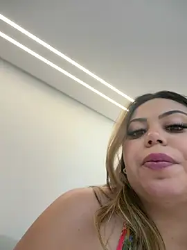lariic's Live XXX Chat