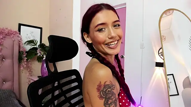 Cherry_Scarlet_'s Live XXX Chat