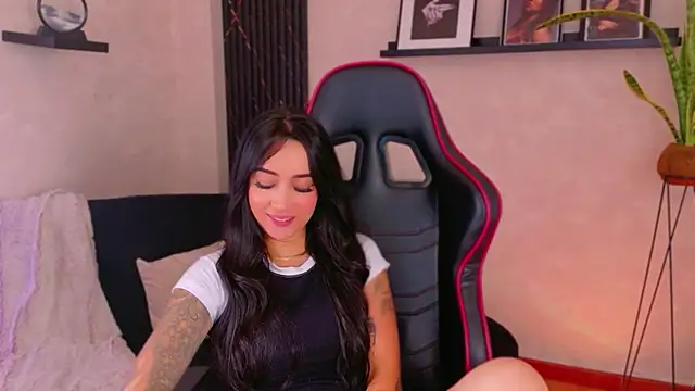 EmmyEvans1 Chat XXX in diretta
