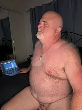 Pokazy przed kamerką – greyoakbear