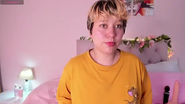 Annapinuplovex élő XXX-chatje