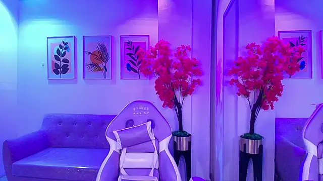 Anie_johnson Adlı Modelin Canlı XXX Sohbeti