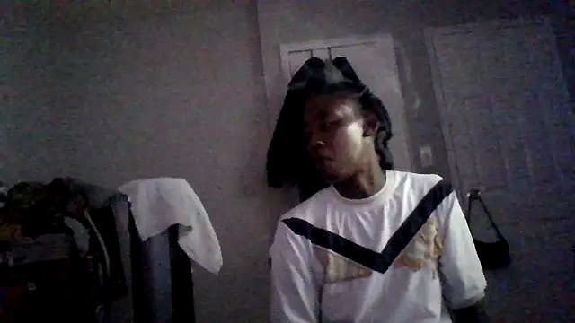 BedazedFirefly Show in webcam