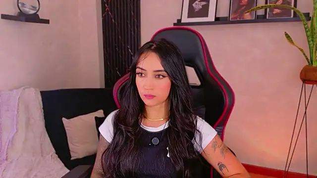 צ'אט XXX בשידור חי של EmmyEvans1