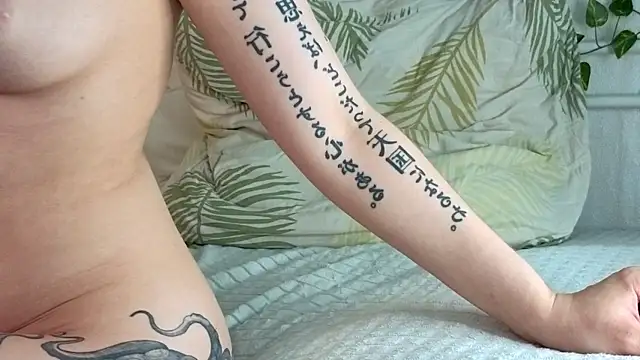 YourScarlettStorm's Live XXX Chat