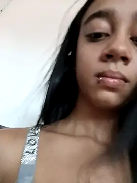 Zoe_Sweett18 Adlı Modelin Canlı XXX Sohbeti