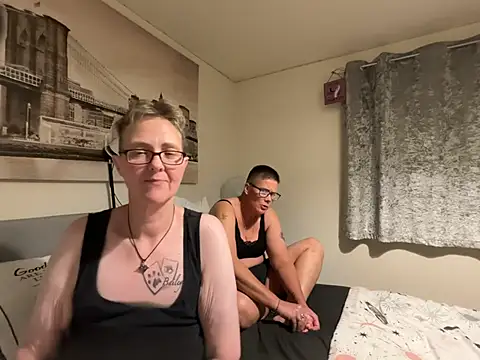 Curvy-Jinx's Live XXX Chat