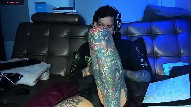 Czat XXX na żywo – jhonny__ackerman