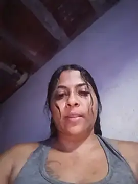 Giselabrunette25 élő XXX-chatje