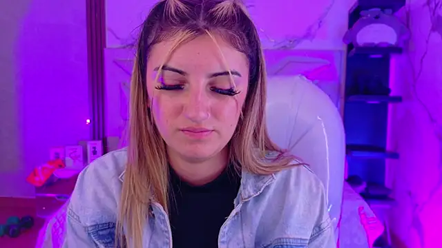 _aitana_001 Adlı Modelin Canlı XXX Sohbeti