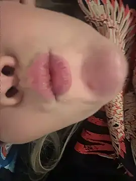 Blonde_Cougar Adlı Modelin Canlı XXX Sohbeti