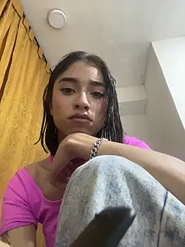 Pertunjukan Kamera Web im_alahia