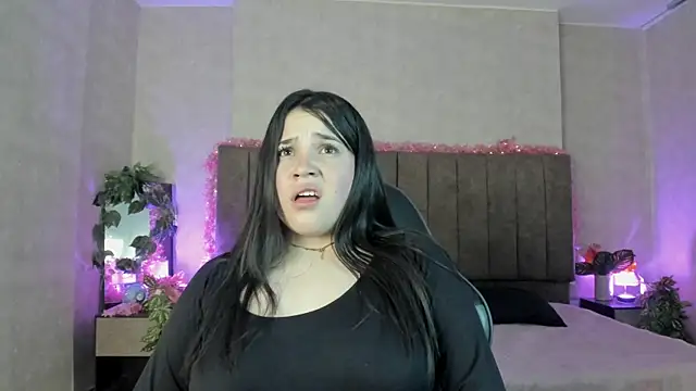 Chat +18 de Julieth_Caandy ao vivo