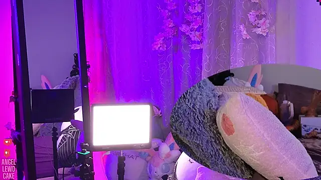 Chat XXX Live Angel-Lewd-Cake