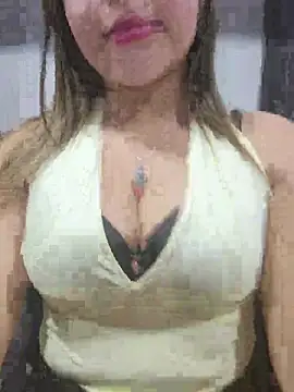 Yelii_'s Live XXX Chat