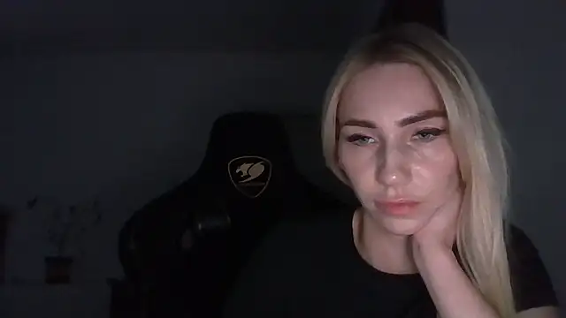 Solariaki's Live XXX Chat