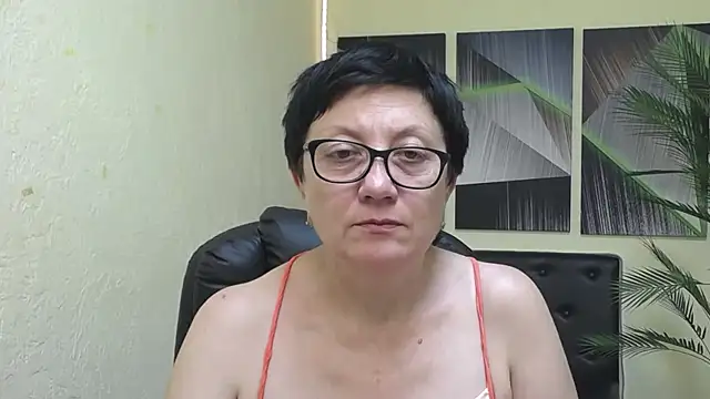 EmilyL0ve's Live XXX Chat