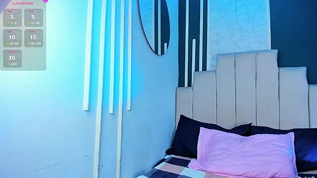 AliceMadnes live XXX chat