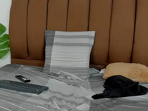Derek_s3 Live XXX-chat