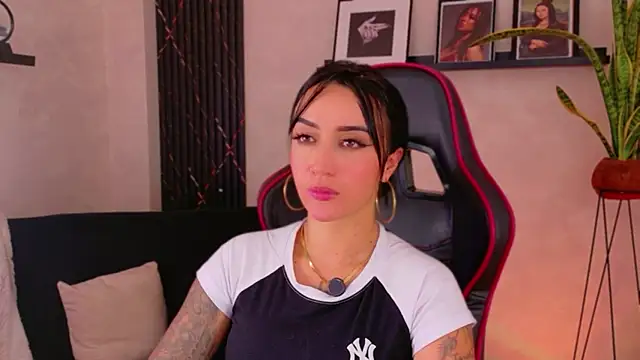 Chat XXX en directo de EmmyEvans1