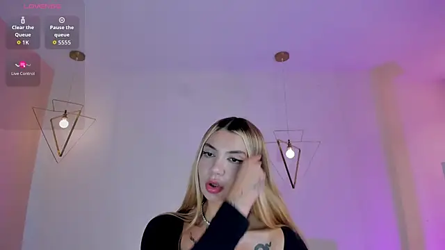 NiaHolland: απευθείας συνομιλία ΧΧΧ