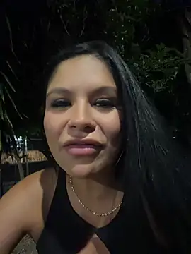 Chat +18 de Elara_Luxe ao vivo