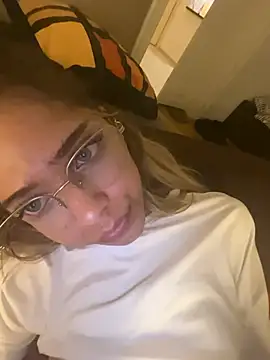 MelliMoon live XXX chat