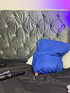Aliceroys__'s Live XXX Chat