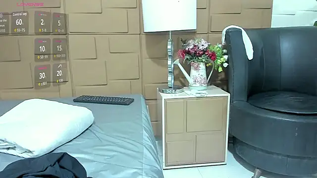 XXX chat uživo modela NaomyRivera