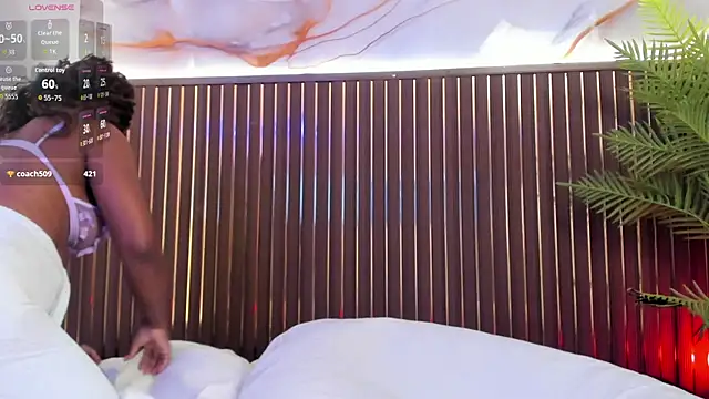 Chat +18 de mia_pineda ao vivo