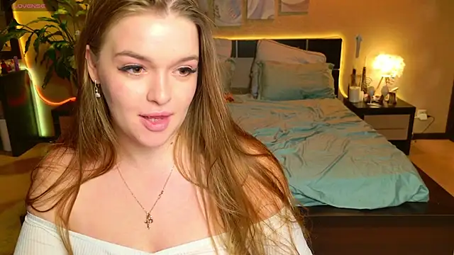 EmilyWhispers' Live XXX Chat