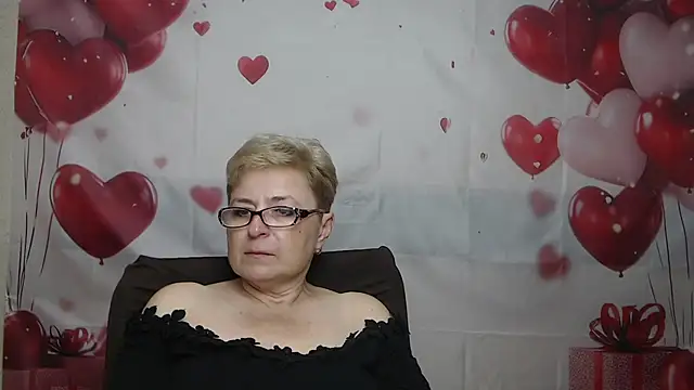 EmiliaGree Adlı Modelin Canlı XXX Sohbeti