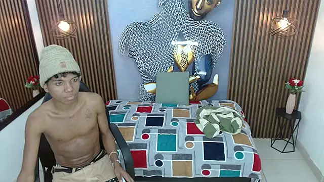 AlessandroBlack_ élő XXX-chatje