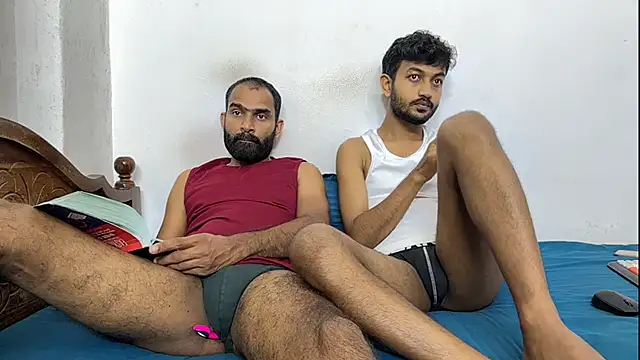 צ'אט XXX בשידור חי של DesiDaddyandSon