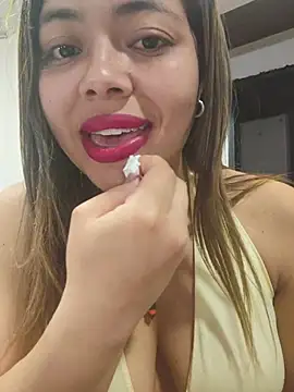 Yelii_ Chat XXX in diretta