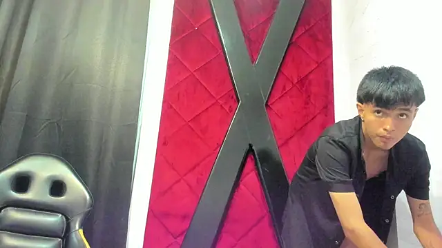 Elioth_18 Chat XXX in diretta