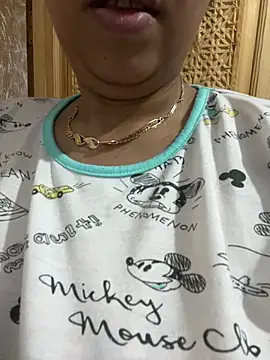 Hot-Nayla Adlı Modelin Canlı XXX Sohbeti