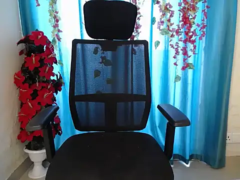 Naughtyy_Ranii01 élő XXX-chatje