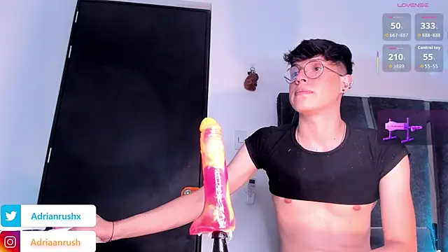 צ'אט XXX בשידור חי של AdrianRushx