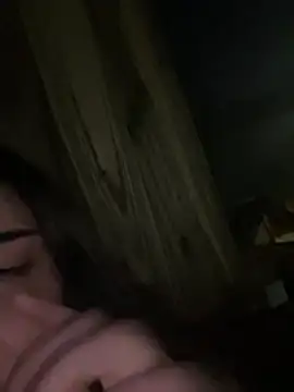 הופעת וובקאם של millyalc0ck
