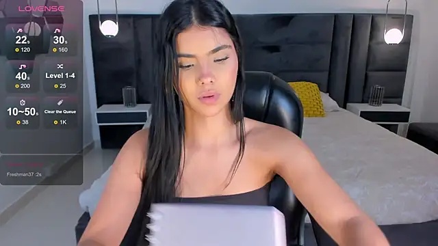 MiaLaurence élő XXX-chatje