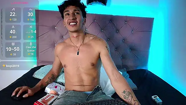 Zayn_Moretti Show in webcam