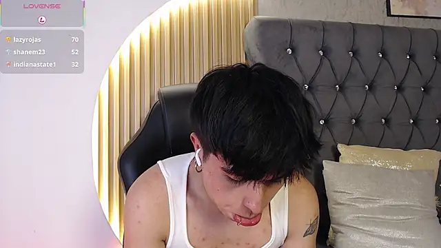 XXX chat uživo modela Tommy_Claks