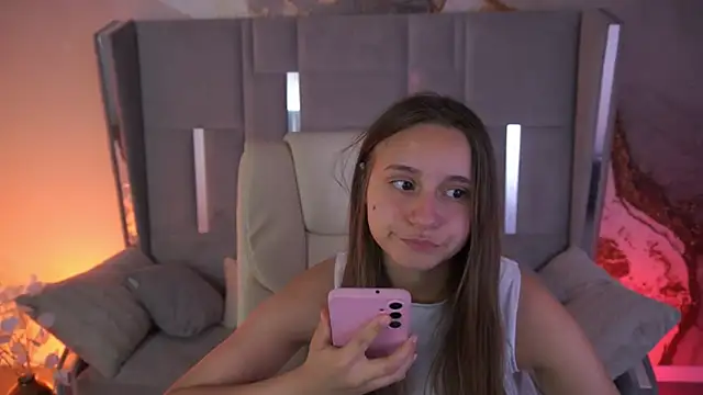 TinyNatalie: онлайн-секс-чат