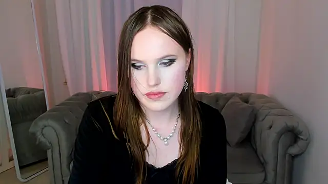 EffieMinki Chat XXX live
