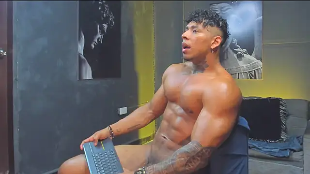 XXX chat uživo modela bradley_smith