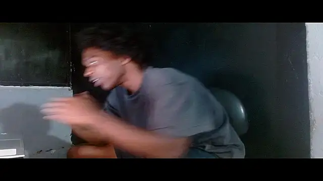 צ'אט XXX בשידור חי של Larry-n-clouds