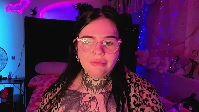 BigBootyHolly – Naživo XXX chat