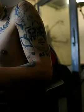AlphaMasterXxx – Naživo XXX chat