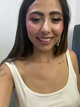 thipany_XYX Adlı Modelin Canlı XXX Sohbeti